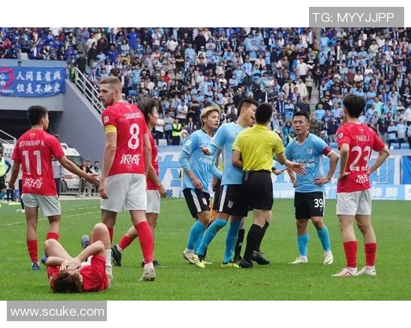 争议不断体毛级越位判罚进攻球员肩部超出毫米引发热议